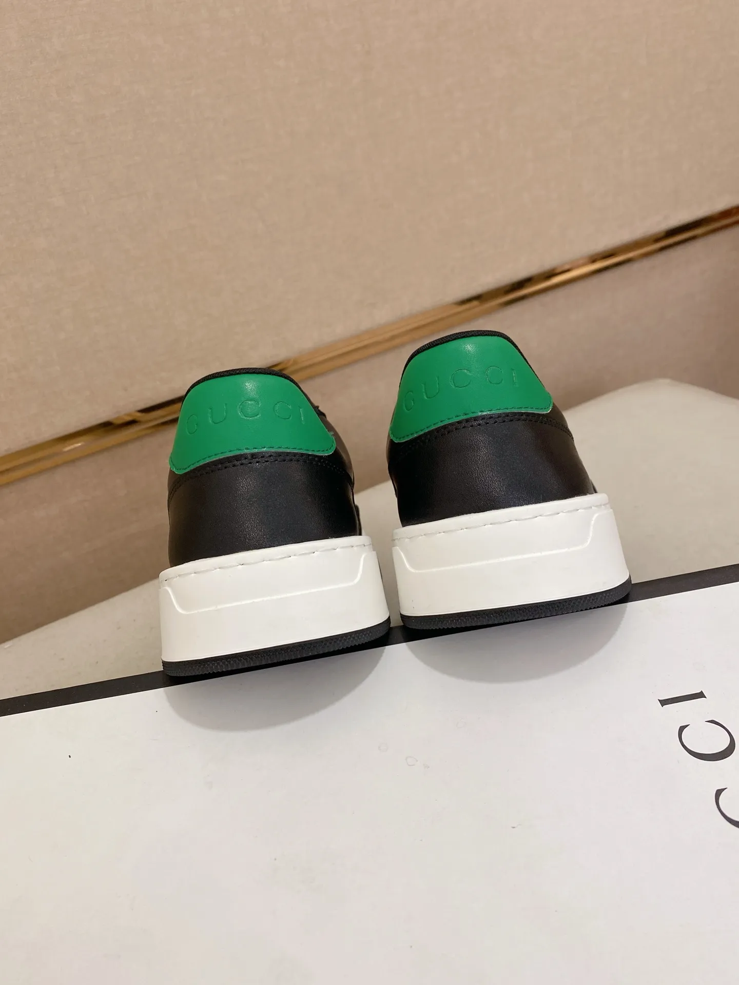 Men's Men's Shoes💰 420💰【Gucci】Gucci men's latest series of casual shoes! The official website is built 1:1. The upper is made of imported high-quality cowhide, and the lining is made of high-quality sheepskin, which is soft and comfortable. Picky selection of materials and exquisite workmanship give you the best enjoyment. Number of yards: 38-44 yards.